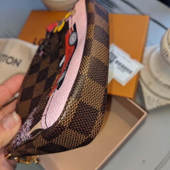 Rare Louis Vuitton Limited Edition Christmas Pouchette - Picture 5 of 8